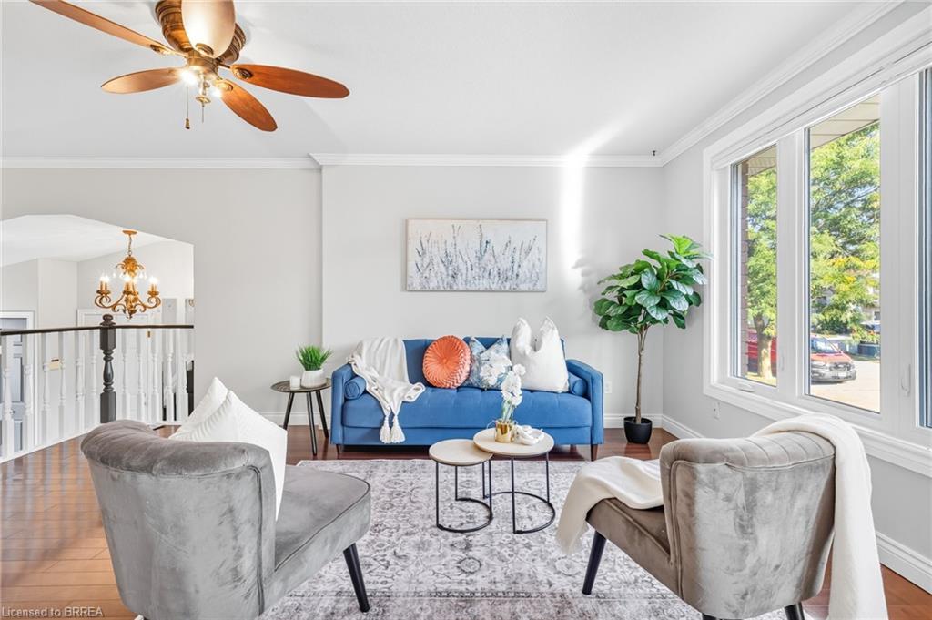 6 Mccormick Way, Brantford, ON - Indoor Photo Showing Living Room