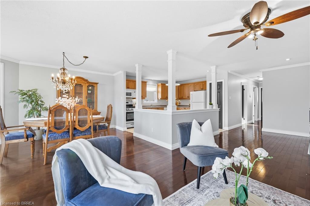 6 Mccormick Way, Brantford, ON - Indoor Photo Showing Living Room