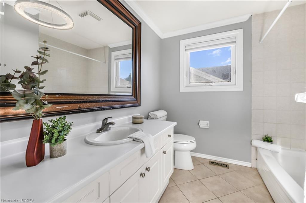 6 Mccormick Way, Brantford, ON - Indoor Photo Showing Bathroom