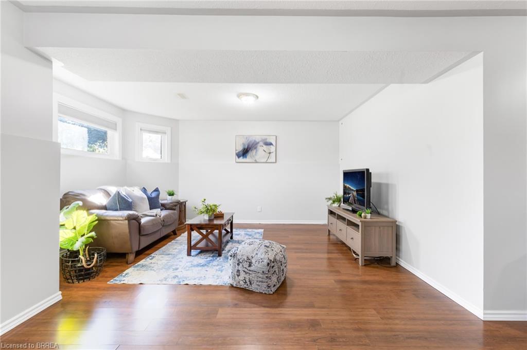 6 Mccormick Way, Brantford, ON - Indoor Photo Showing Living Room