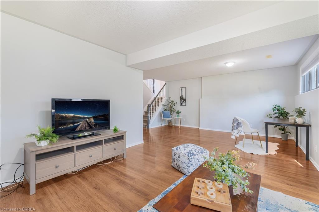 6 Mccormick Way, Brantford, ON - Indoor Photo Showing Living Room