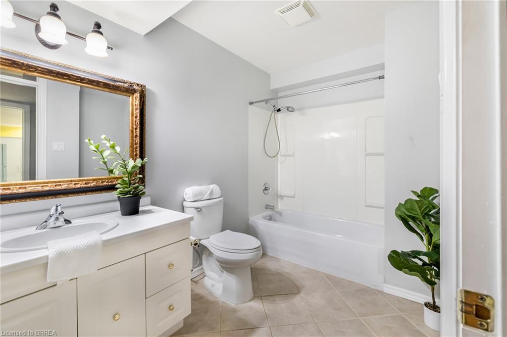 6 Mccormick Way, Brantford, ON - Indoor Photo Showing Bathroom