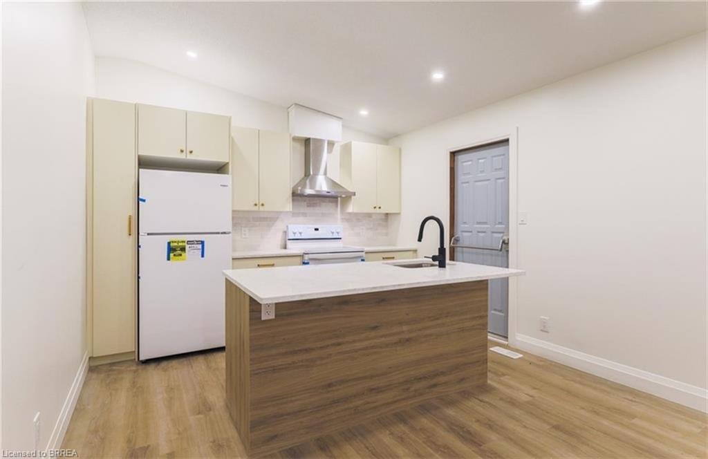 19-A Creeden Street, Paris, ON - Indoor Photo Showing Kitchen