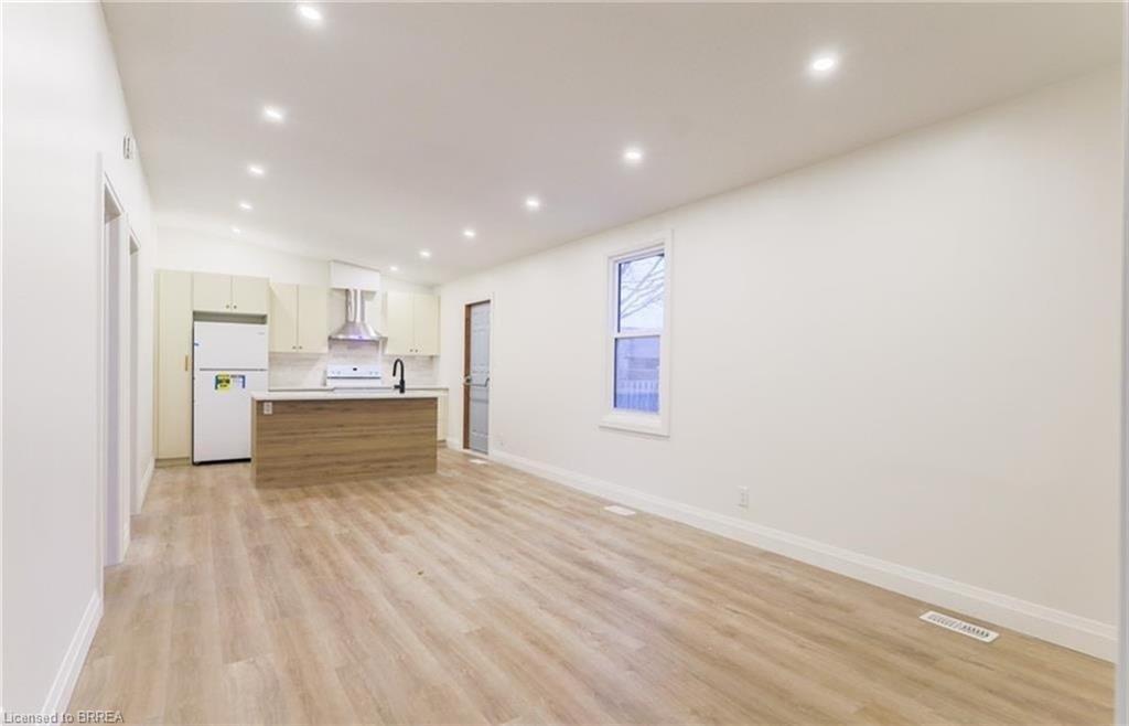 19-A Creeden Street, Paris, ON - Indoor Photo Showing Kitchen