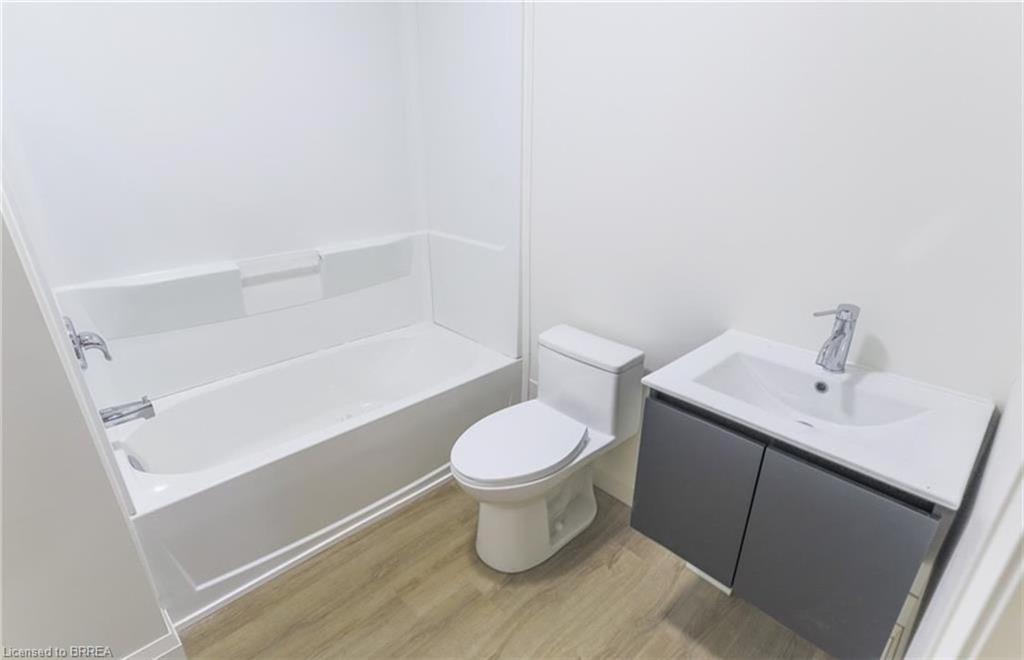 19-A Creeden Street, Paris, ON - Indoor Photo Showing Bathroom