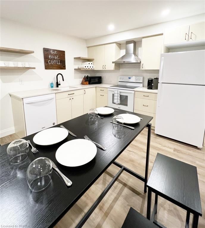 19-B Creeden Street, Paris, ON - Indoor Photo Showing Kitchen