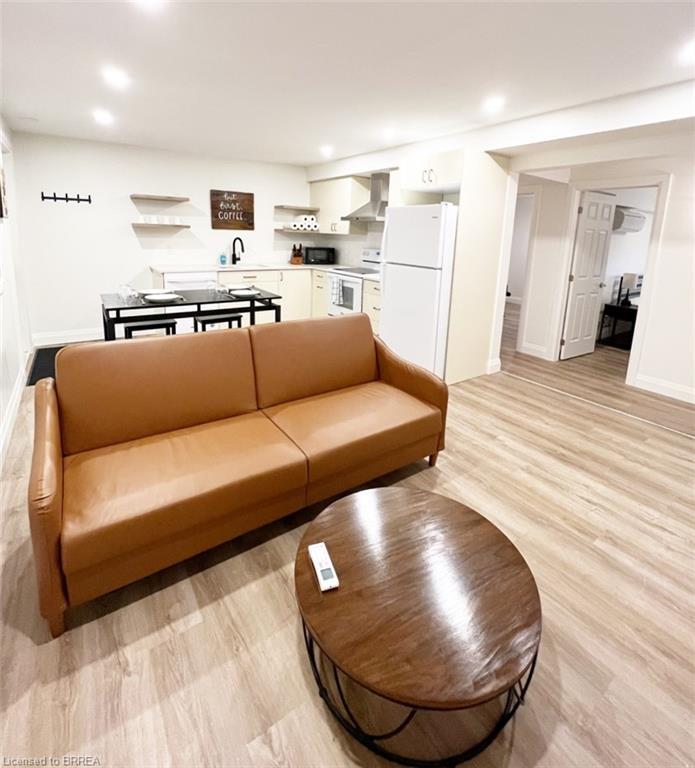 19-B Creeden Street, Paris, ON - Indoor Photo Showing Living Room