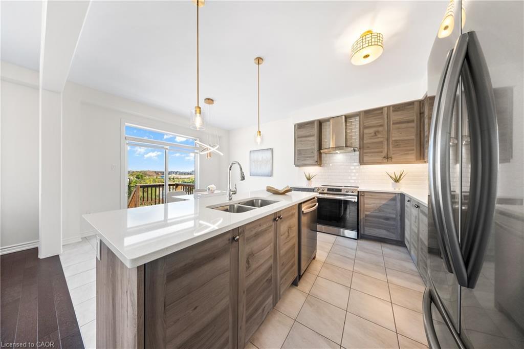 1 Bee Crescent, Brantford, ON - Indoor Photo Showing Kitchen With Stainless Steel Kitchen With Double Sink With Upgraded Kitchen