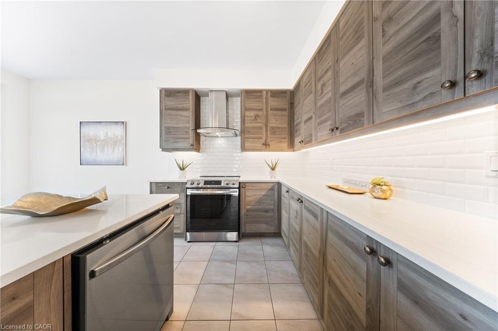 1 Bee Crescent, Brantford, ON - Indoor Photo Showing Kitchen
