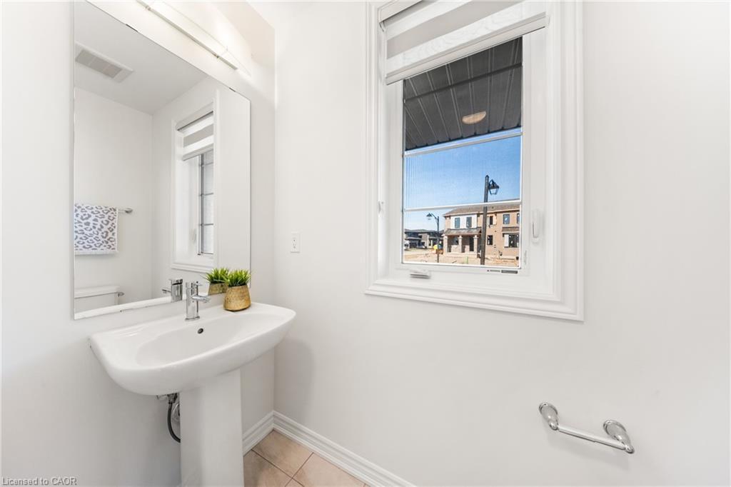 1 Bee Crescent, Brantford, ON - Indoor Photo Showing Bathroom