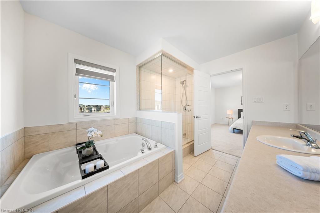 1 Bee Crescent, Brantford, ON - Indoor Photo Showing Bathroom