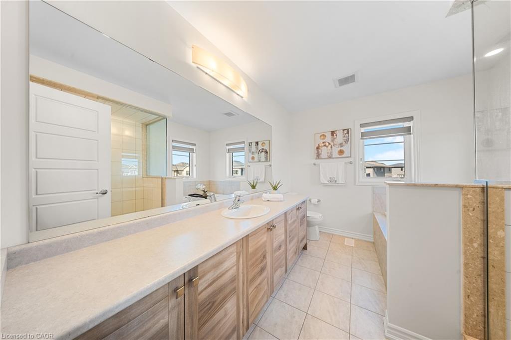 1 Bee Crescent, Brantford, ON - Indoor Photo Showing Bathroom
