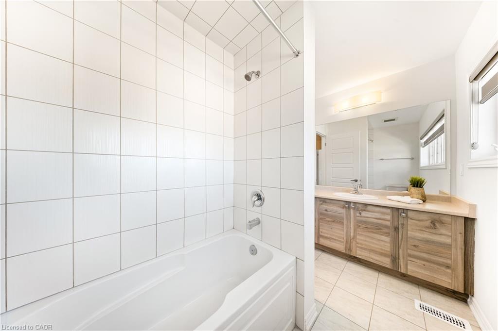 1 Bee Crescent, Brantford, ON - Indoor Photo Showing Bathroom