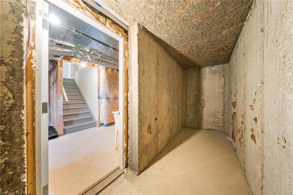 1 Bee Crescent, Brantford, ON - Indoor