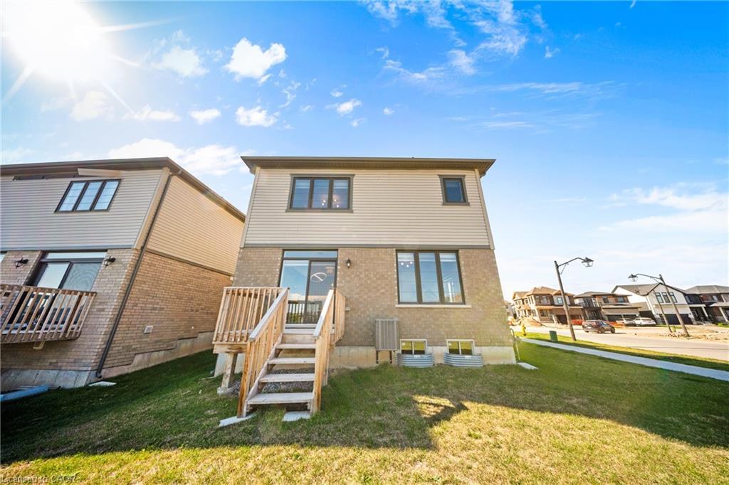 1 Bee Crescent, Brantford, ON - Outdoor