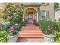 40 Broadway Street E Paris, ON N3L 2R6