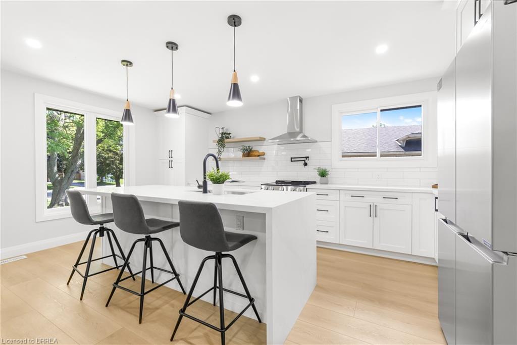 9 Ventnor Court, Brantford, ON - Indoor Photo Showing Kitchen With Upgraded Kitchen