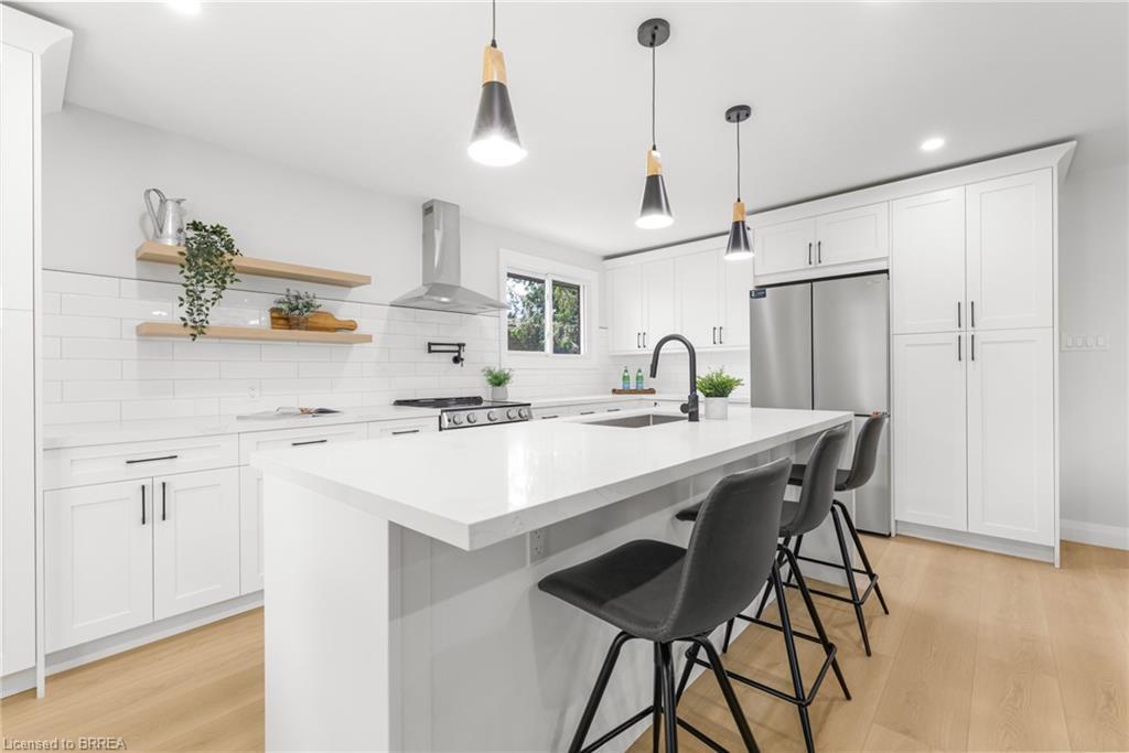 9 Ventnor Court, Brantford, ON - Indoor Photo Showing Kitchen With Upgraded Kitchen