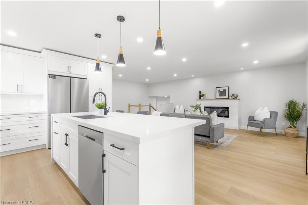 9 Ventnor Court, Brantford, ON - Indoor Photo Showing Kitchen With Upgraded Kitchen