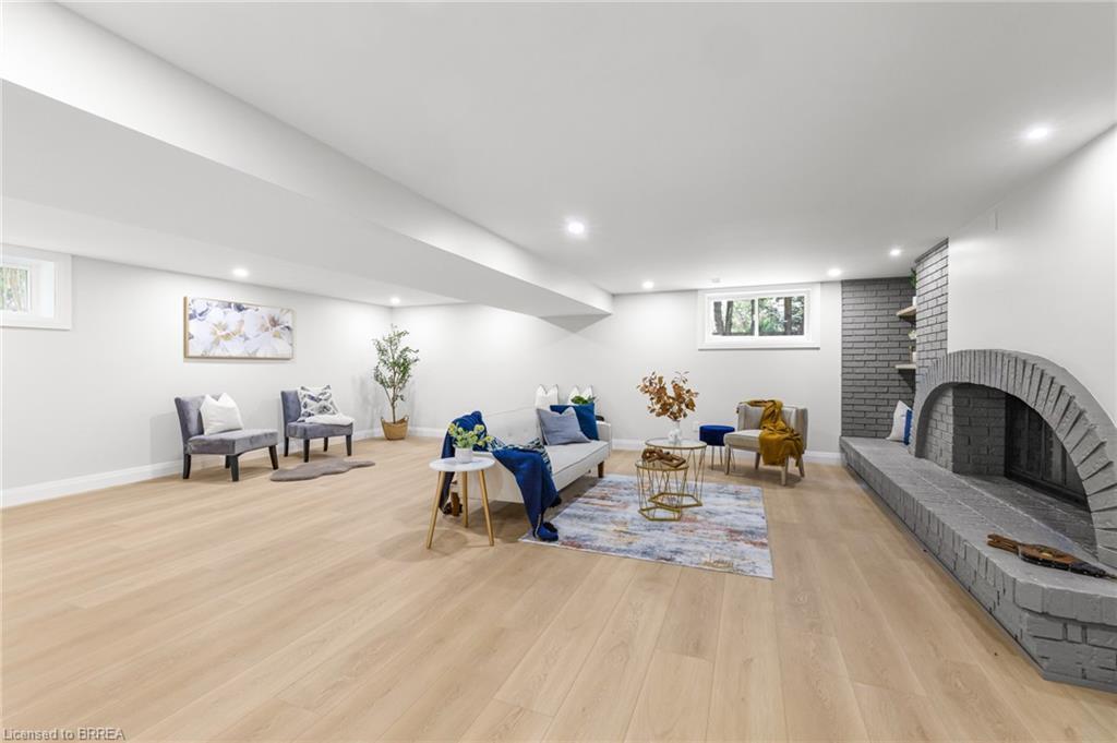 9 Ventnor Court, Brantford, ON - Indoor