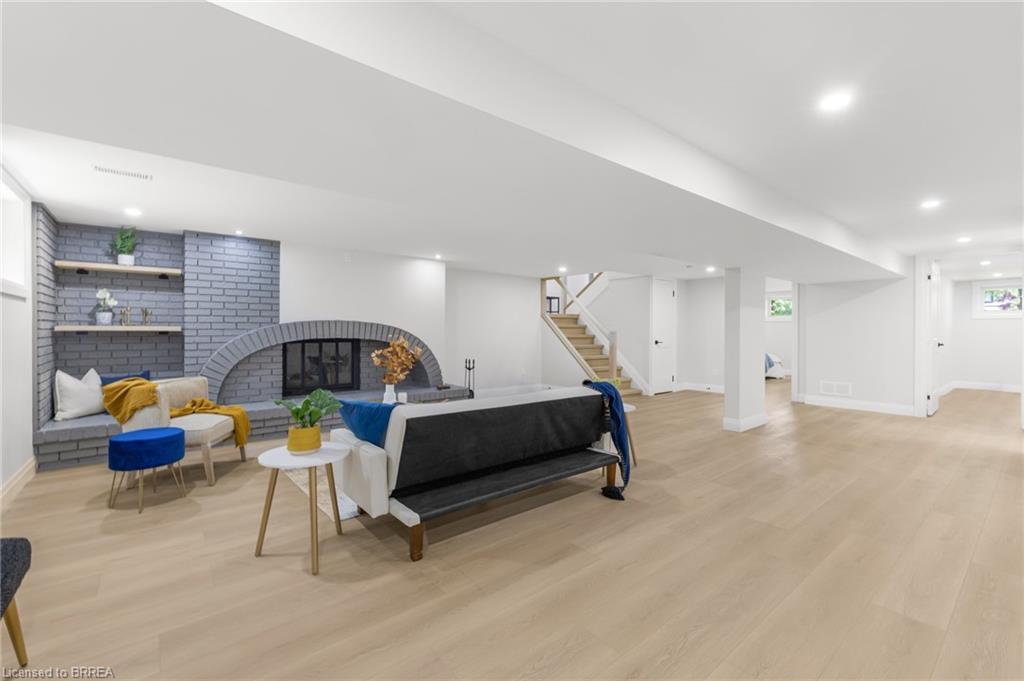 9 Ventnor Court, Brantford, ON - Indoor