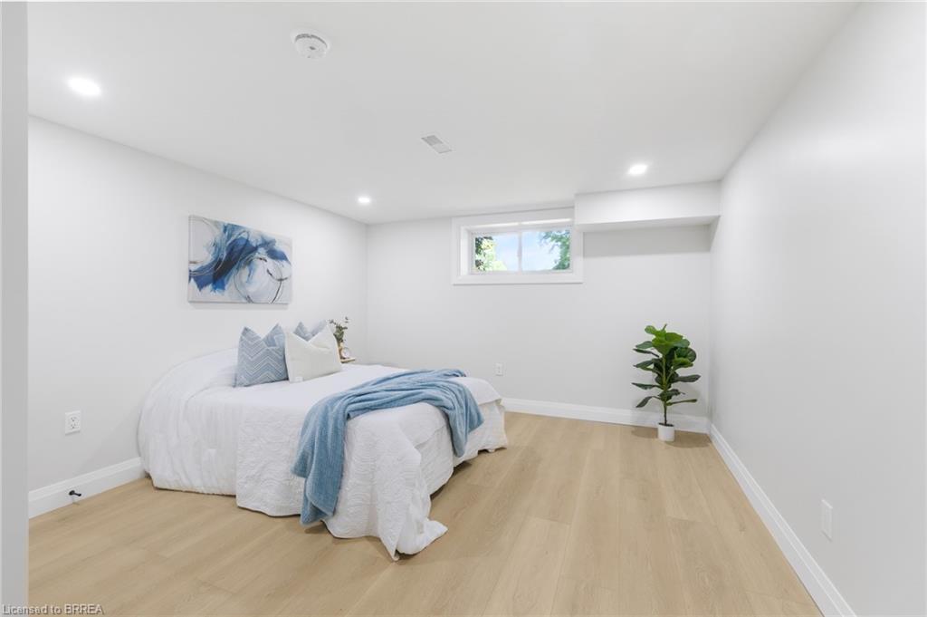 9 Ventnor Court, Brantford, ON - Indoor Photo Showing Bedroom