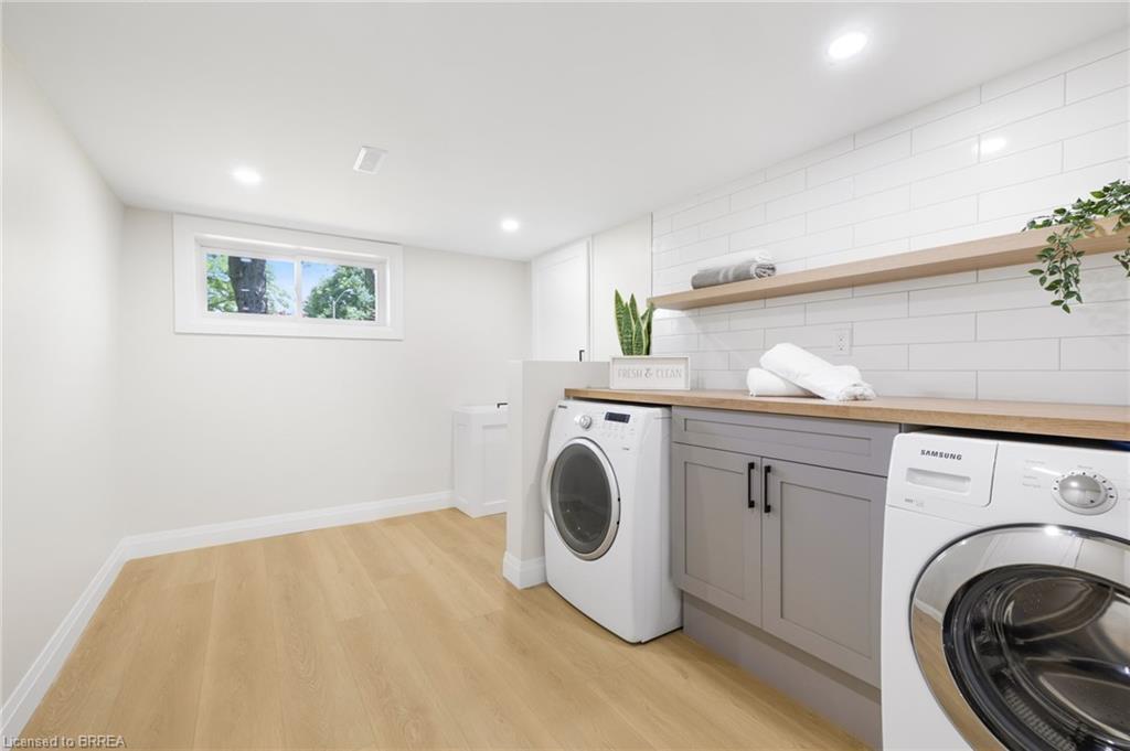 9 Ventnor Court, Brantford, ON - Indoor Photo Showing Laundry Room