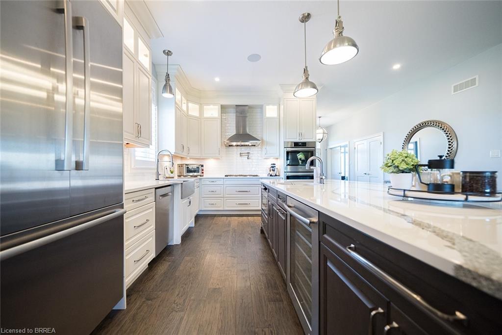 21 Tedley Boulevard, Brantford, ON - Indoor Photo Showing Kitchen With Upgraded Kitchen