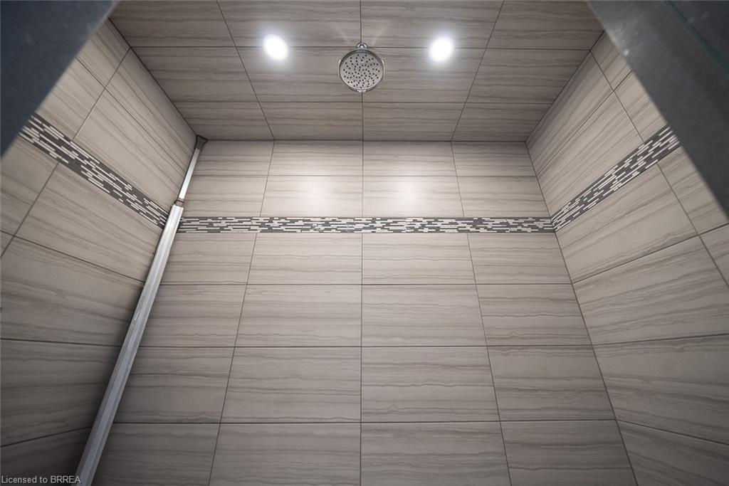 21 Tedley Boulevard, Brantford, ON - Indoor Photo Showing Other Room