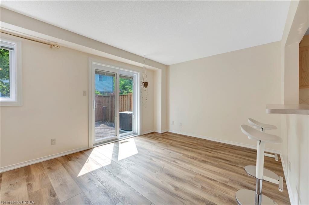 26-31 Moss Boulevard, Dundas, ON - Indoor Photo Showing Other Room