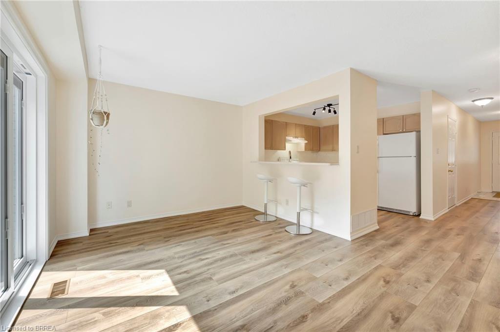 26-31 Moss Boulevard, Dundas, ON - Indoor Photo Showing Other Room