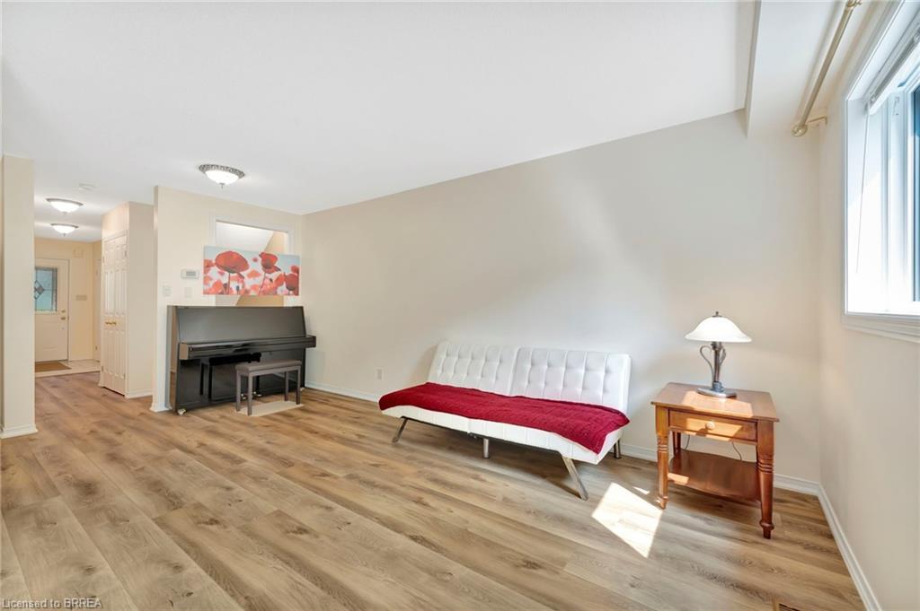 26-31 Moss Boulevard, Dundas, ON - Indoor Photo Showing Bedroom