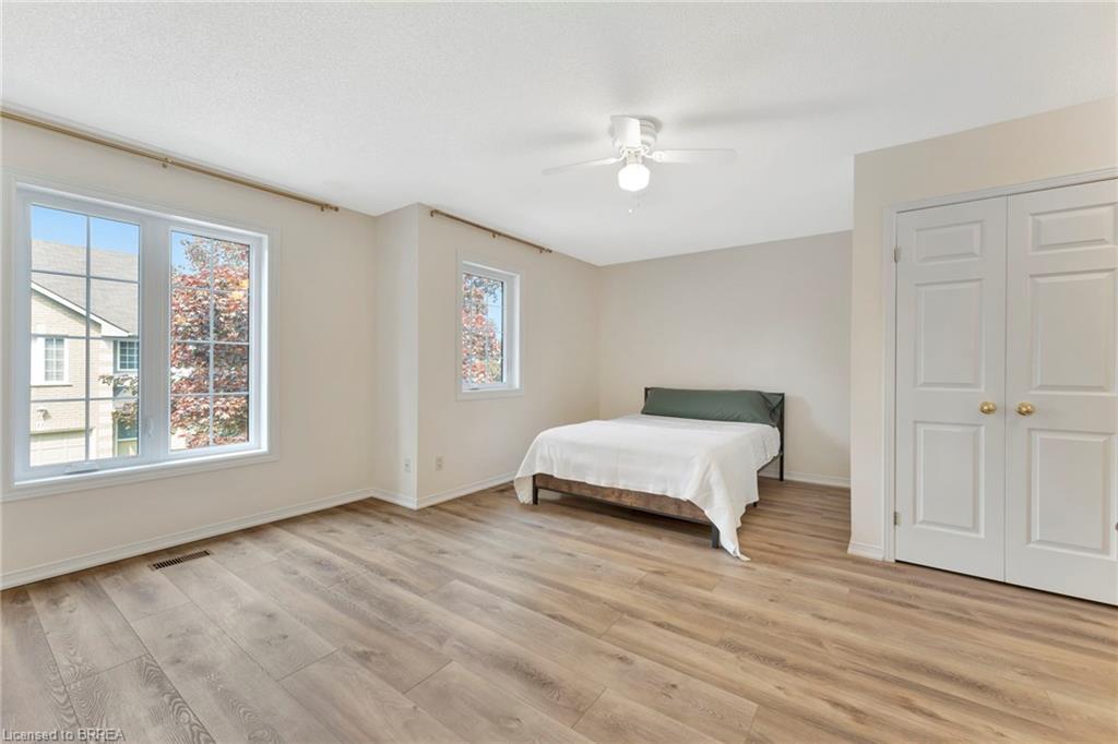26-31 Moss Boulevard, Dundas, ON - Indoor Photo Showing Bedroom