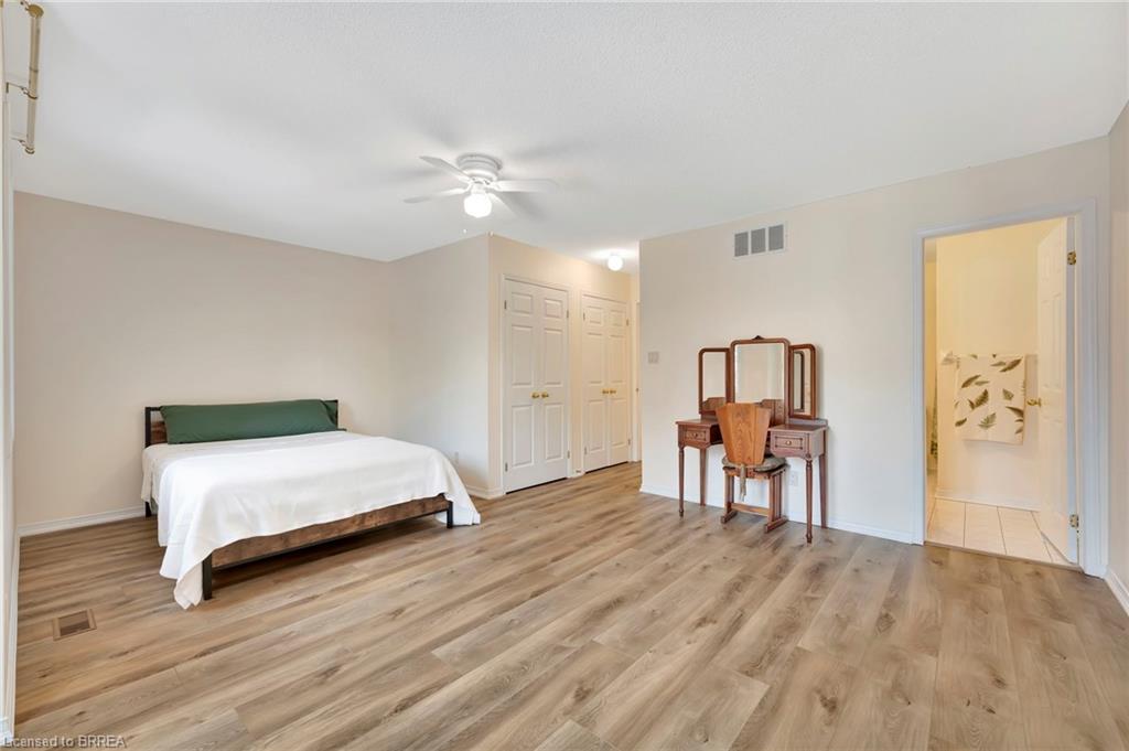 26-31 Moss Boulevard, Dundas, ON - Indoor Photo Showing Bedroom
