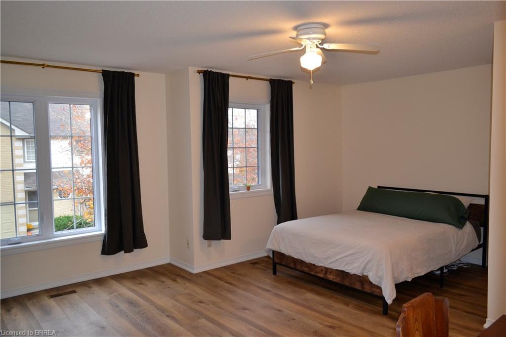26-31 Moss Boulevard, Dundas, ON - Indoor Photo Showing Bedroom