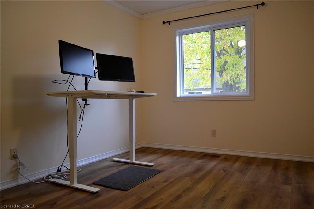 26-31 Moss Boulevard, Dundas, ON - Indoor