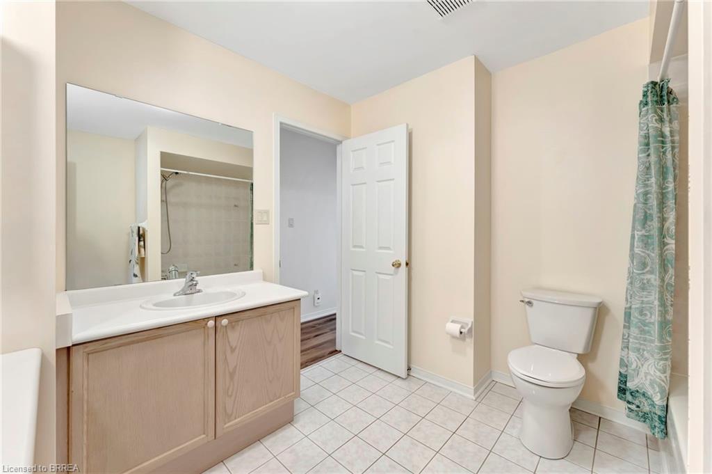 26-31 Moss Boulevard, Dundas, ON - Indoor Photo Showing Bathroom
