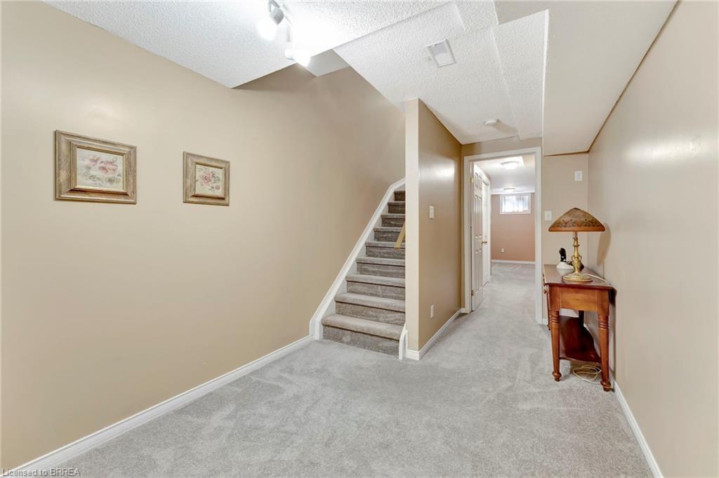 26-31 Moss Boulevard, Dundas, ON - Indoor Photo Showing Other Room