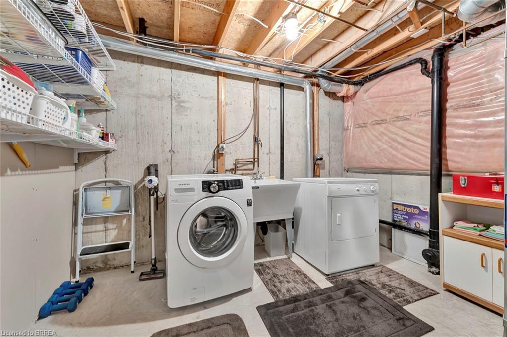 26-31 Moss Boulevard, Dundas, ON - Indoor Photo Showing Laundry Room
