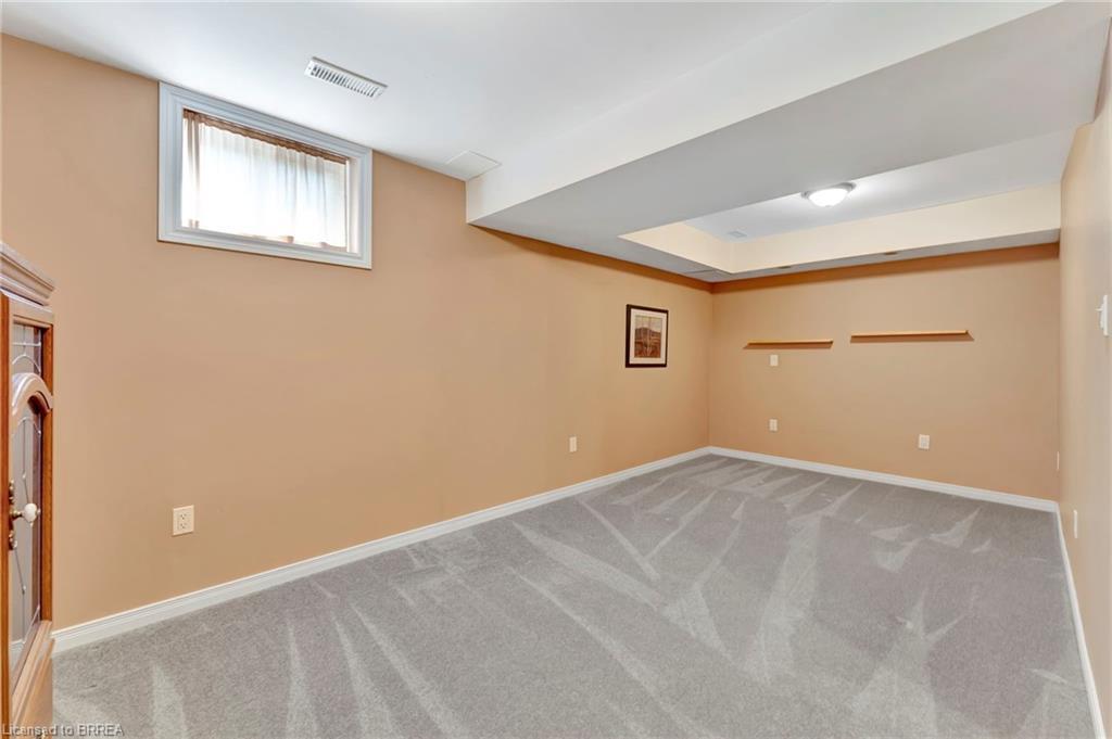 26-31 Moss Boulevard, Dundas, ON - Indoor Photo Showing Other Room