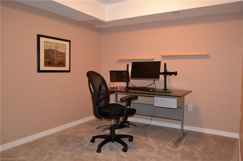 26-31 Moss Boulevard, Dundas, ON - Indoor Photo Showing Office