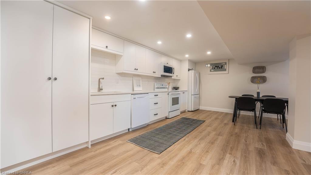 75 Henderson Avenue, Brantford, ON - Indoor Photo Showing Kitchen