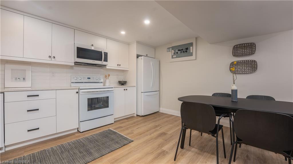 75 Henderson Avenue, Brantford, ON - Indoor Photo Showing Kitchen