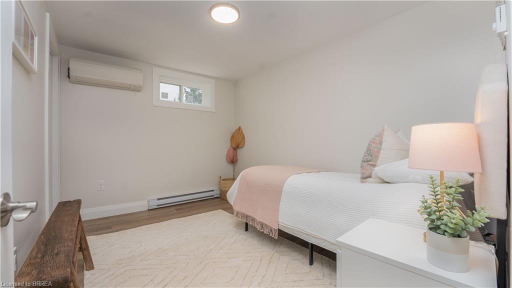 75 Henderson Avenue, Brantford, ON - Indoor Photo Showing Bedroom