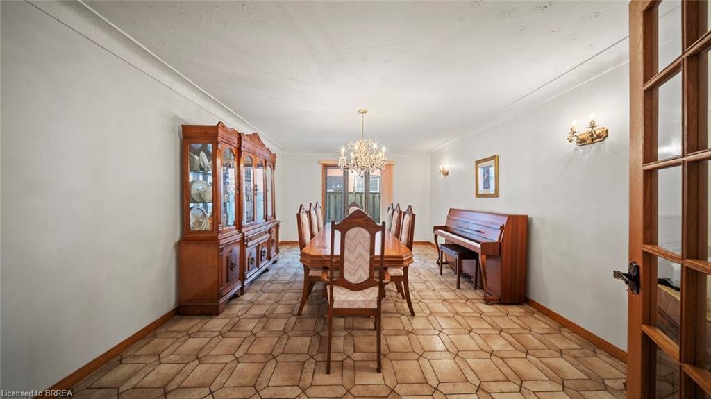 90 North Park Street, Brantford, ON - Indoor