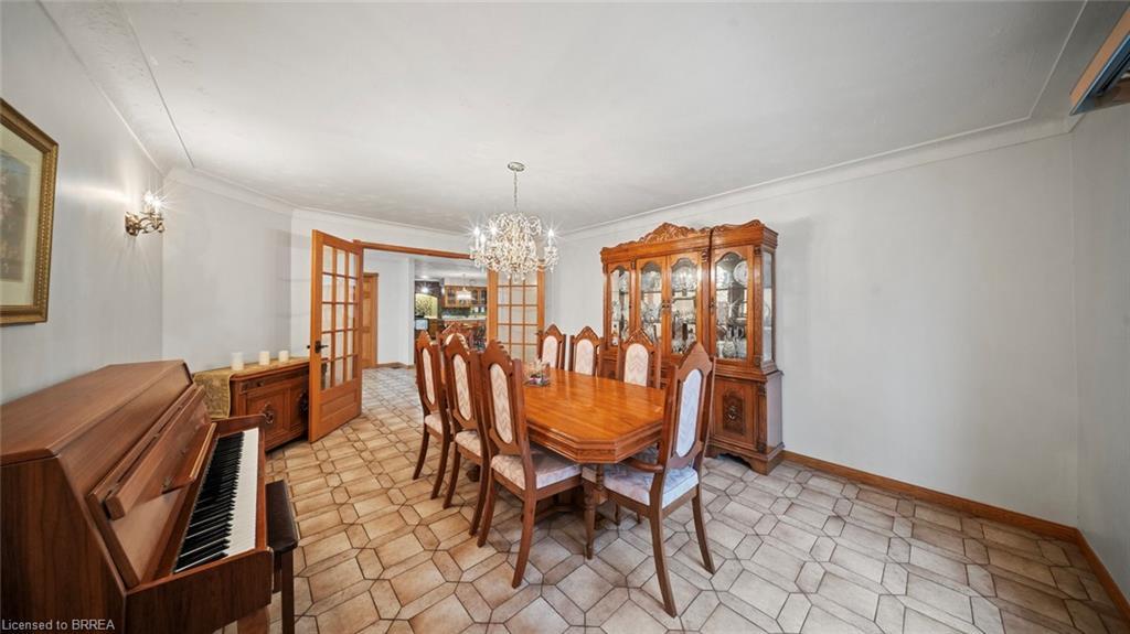 90 North Park Street, Brantford, ON - Indoor Photo Showing Dining Room