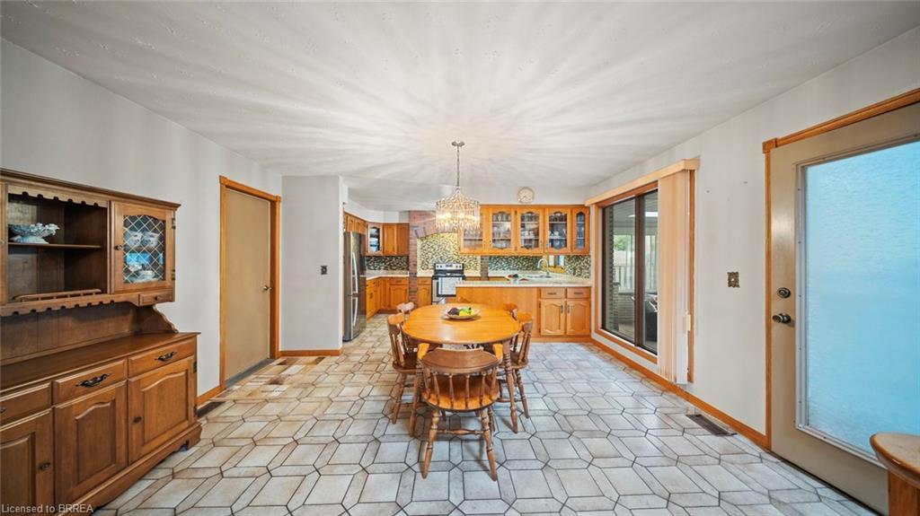 90 North Park Street, Brantford, ON - Indoor