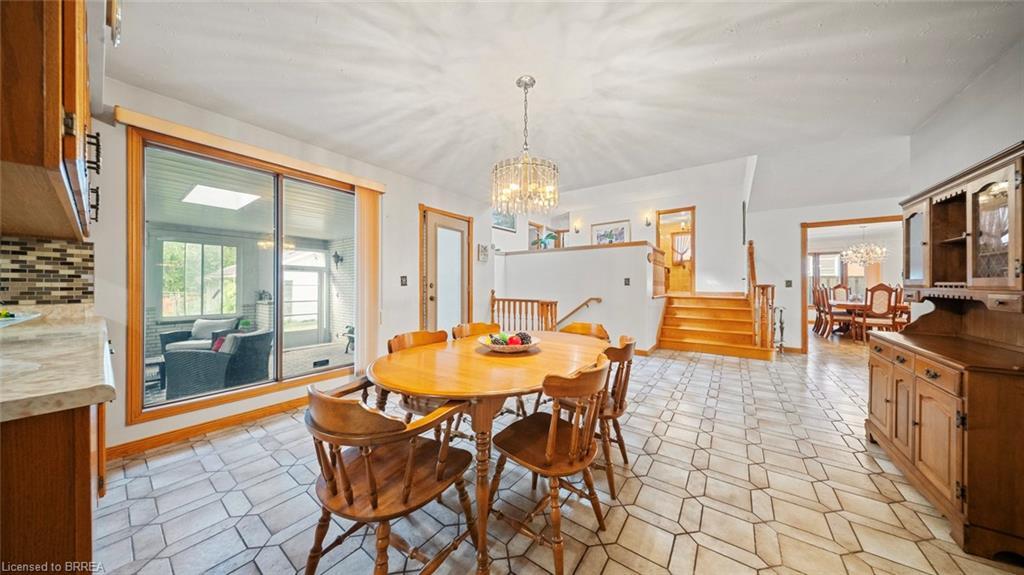 90 North Park Street, Brantford, ON - Indoor Photo Showing Dining Room