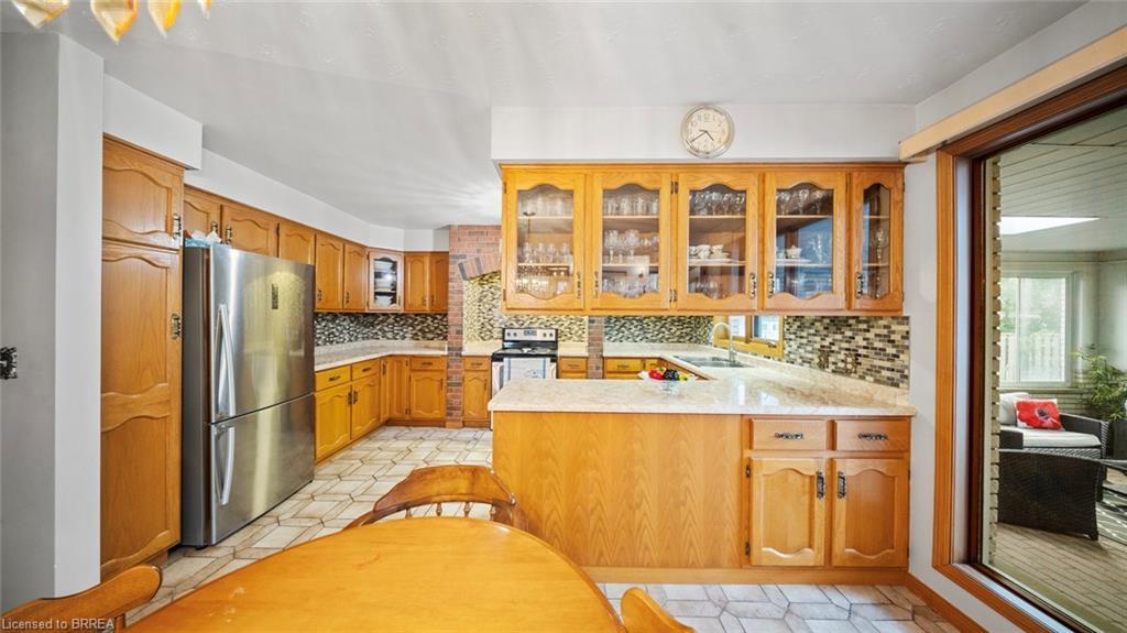 90 North Park Street, Brantford, ON - Indoor Photo Showing Kitchen
