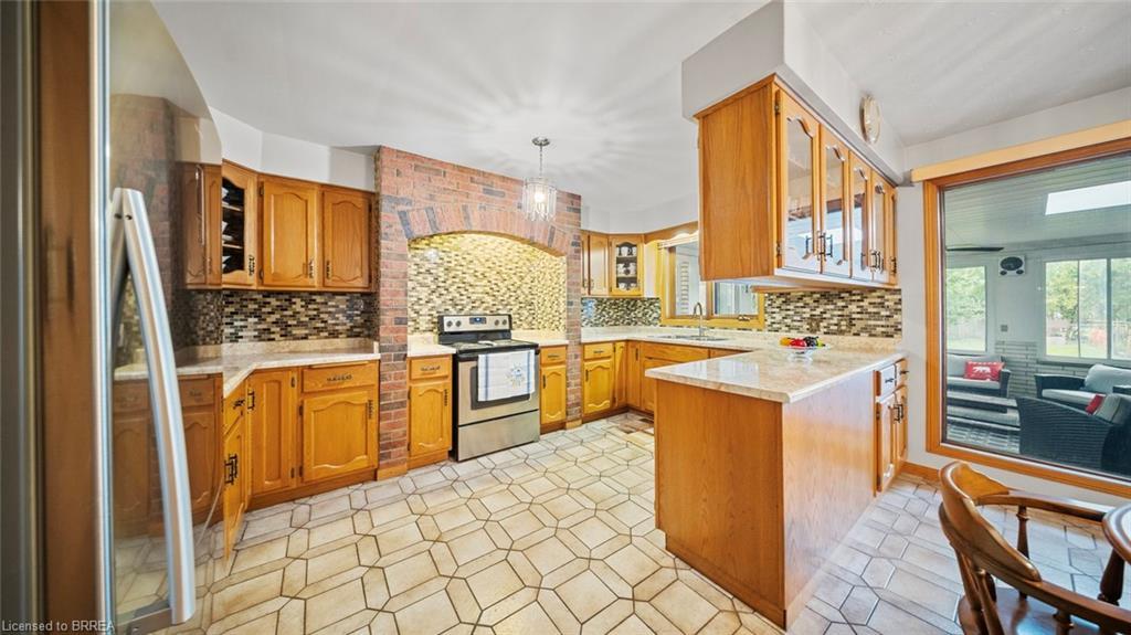 90 North Park Street, Brantford, ON - Indoor Photo Showing Kitchen
